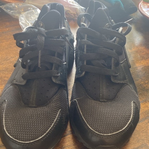 Nike zoom running Atle shoes size 8.5
Nike Huarache boys size 7Y - Picture 6 of 6
